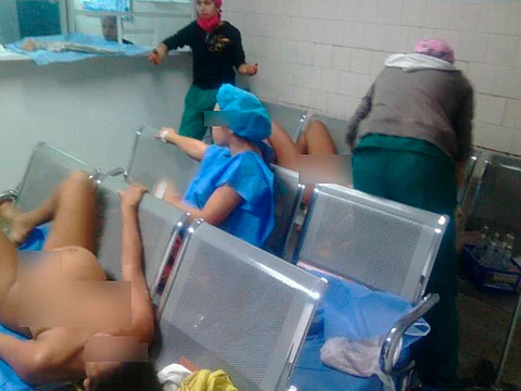 Estudiantes de medicina divulgan fotos de mujeres en labor de parto