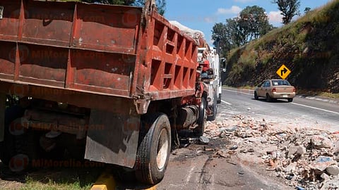 El trabajador del volante pudo salir de la unidad por su propio pie