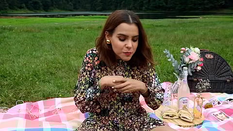 Soltó toda la sopa en su más reciente video colgado a YouTube el pasado miércoles (Fotograma: YouTube)