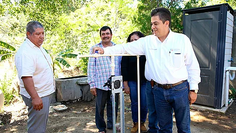 Por fin llega el agua a comunidades marginadas de Tiquicheo