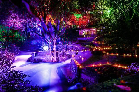 Así luce Uruapan con su Festival de Velas en la Noche de Muertos