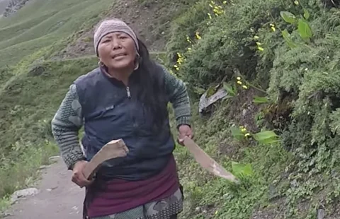 De acuerdo con Gemma Wilson, ella externó su inconformidad tras haberle preguntando a la vendedora el precio de la bebida (Foto: captura de video)
