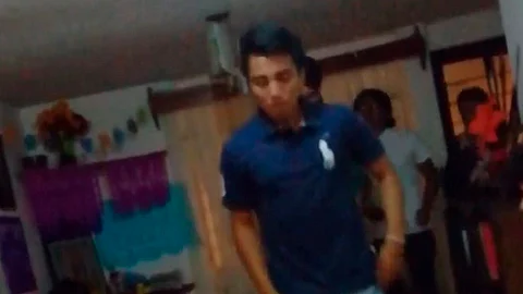 Video: chicos bailan “la feria de cepillín” durante fiesta