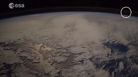 El meteoro aparece entre 5 y 7 segundos (Foto: captura de video)