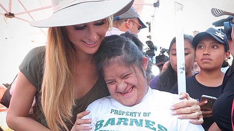 Este jueves presentará su línea de zapatos en el norte de México (Foto: Twitter: Paris Hilton)