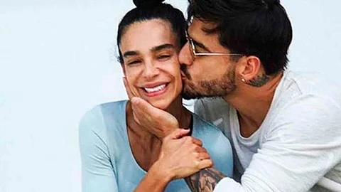 Su tía abrió los ojos como en señal de asombro (Foto: @maluma)