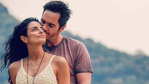 Tiene seis meses de embarazo (Foto: Instagram @aislinnderbez)