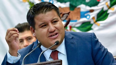 Renuncia Juan Pablo Puebla al PRD y se afilia a Morena