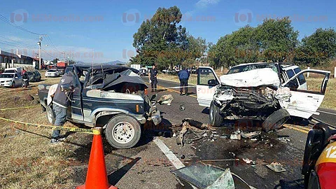 El chofer de uno de los carros implicados supuestamente estaba ebrio, él es uno de los lastimados, el otro conductor pereció
(Foto: RED113)