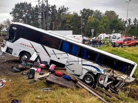 Equipo juvenil de futbol sufre accidente; hay tres fallecidos