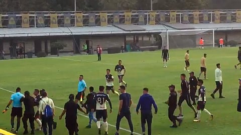 El equipo universitario avanzó a semifinales por un polémico penal otorgado por el silbante (Foto: Captura de video)