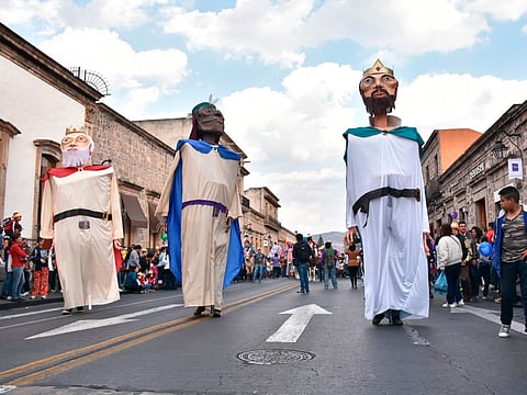 Morelianos disfrutan de la Cabalgata de los Reyes Magos [Galería]