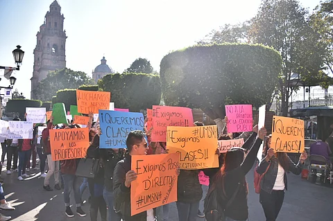 Según revelaron los alumnos, la protesta fue convocada a través de redes sociales y grupos de WhatsApp, y seguirán con otras manifestaciones pacíficas hasta que haya una solución (Foto: ACG)