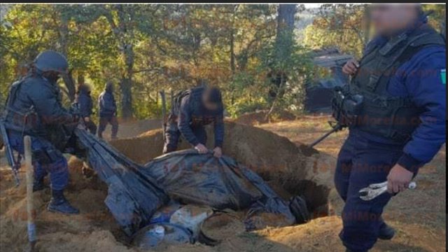 Entre lo incautado hay dos tubos para la extracción de químicos, un tanque de oxígeno, seis quemadores, cuatro cubetas con químicos granulosos y un reactor con capacidad para 40 litros (Foto: RED 113)
