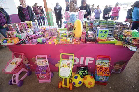 A la fecha, el DIF Municipal ha entregado 4 mil 387 juguetes en distintas colonias y tenencias del municipio (Foto: Cortesía)