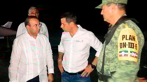Al lugar del accidente llegaron cuerpos federales de emergencia (Foto: @alejandromurat)