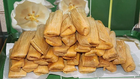 En México existe una gran variedad de sabores de tamales, los de sal: con chile verde, chile rojo, rajas y mole, con pollo, carne de cerdo y quesillo, entre otros (Foto Ilustrativa)