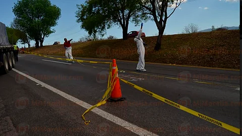Debido al accidente la vialidad fue bloqueada, en el sentido poniente a oriente, durante aproximadamente una hora, lo que generó congestionamiento vehicular en dicha carretera (Foto: RED 113)
