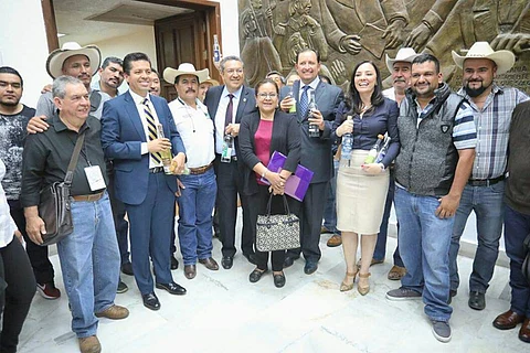 Congreso brinda certeza jurídica a productores de mezcal y maguey