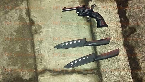 Al notar la presencia de los oficiales, el individuo intentó huir, pero fue alcanzado por la Policía de Morelia y detenido en la avenida Héroes de Nocupétaro (Foto: RED 113)