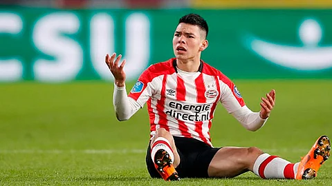 Expulsan al “Chucky” Lozano en el empate del PSV