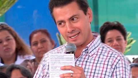 Peña pide a damnificados no gastarse el dinero de los apoyos en cerveza