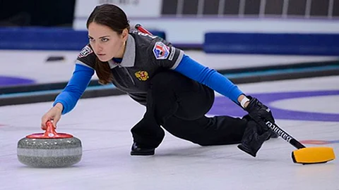 La joven de 25 años compitió en la categoría de dobles mixtos de curling, junto a Alexander Krushelnitskiy, quien, para tristeza de muchos, también es su esposo (Foto: Instagram)