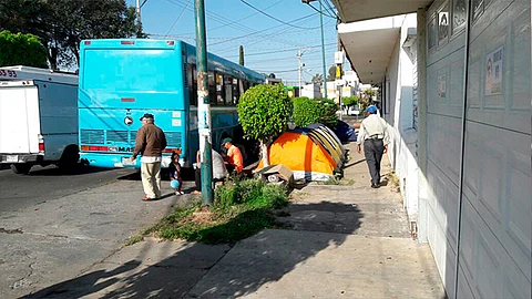 Un módulo de información de la Sedesol ha sido instalado enfrente de sus oficinas (Foto: Heber Morales)