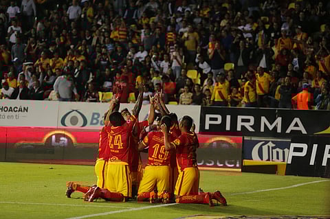 Todo queda en familia: ¡Monarcas le pega a su “hermano” Atlas!