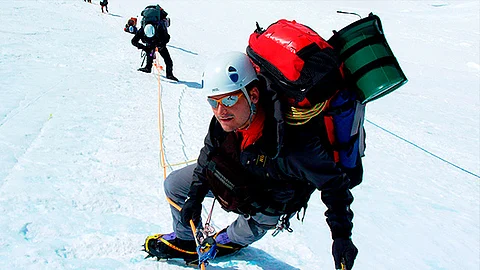 Alpinistas que escalen monte Denali, deberán cargar con su excremento