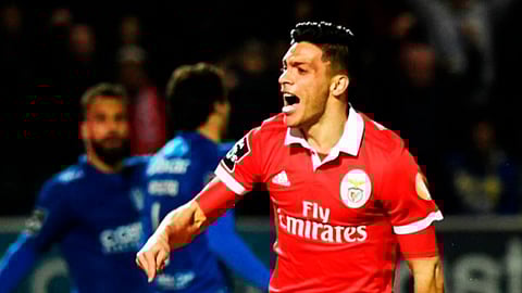 Raúl Jiménez anota con apenas un minuto en la cancha