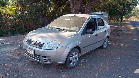 Vecinos de la zona alertaron a la policía del suceso tras notar que el auto llevaba mucho tiempo con las puertas abiertas (Foto: RED 113)