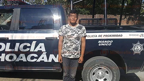 Al indiciado le fue asegurado un fusil de asalto AK-47 con varios cargadores y cartuchos útiles; al verse superado en número, no opuso resistencia para su arresto (Foto: RED 113)