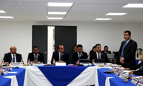 El procurador le explicó al nuevo fiscal la forma en que la PGJE ha venido atendiendo los casos que se le presentan, de conformidad a las disposiciones del Nuevo Sistema de Justicia Penal (Foto: Cortesía)