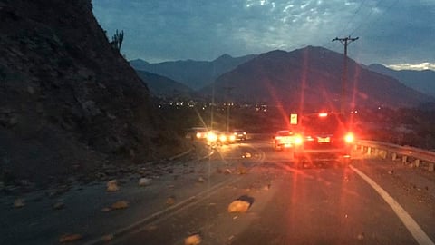 Se reportan deslaves en carreteras (Foto: @Info5Chile)