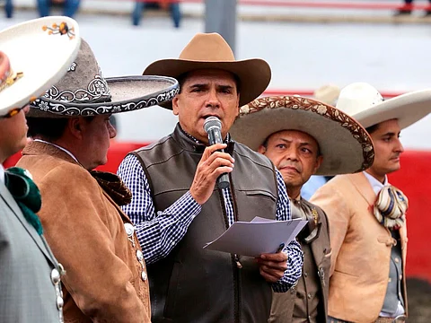 Llama Silvano a mantener viva la Charrería