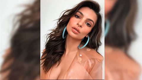Emily Ratajkowski burla censura de Instagram con sensual transparencia