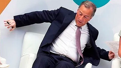 La casi caída de Meade generó divertidos memes