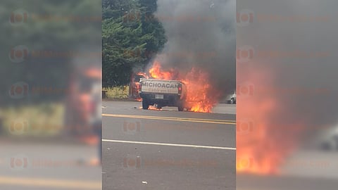 Policías liberan carretera y recuperan unidades retenidas en Capacuaro