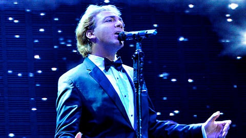 Cristian Castro muestra de más en concierto y es fuertemente criticado