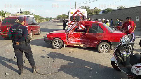 El uniformado quedó atrapado entre los hierros retorcidos de su unidad; al llegar socorristas lo trasladaron, junto con su acompañante, a un hospital, pero el oficial murió mientras era atendido (Foto: RED 113)