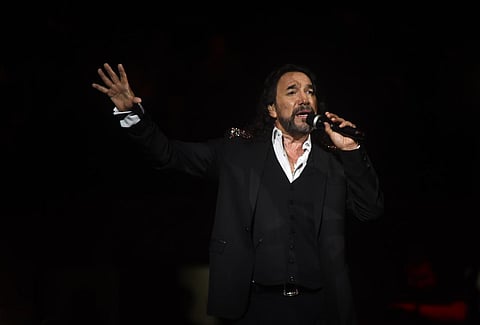 El poeta michoacano abrió su show con una tercia de canciones entre las que sobresalieron, “Te me desapareciste”, que se grabó en Pátzcuaro, y “Gracias por hacerme tan feliz” (Foto: ACG)