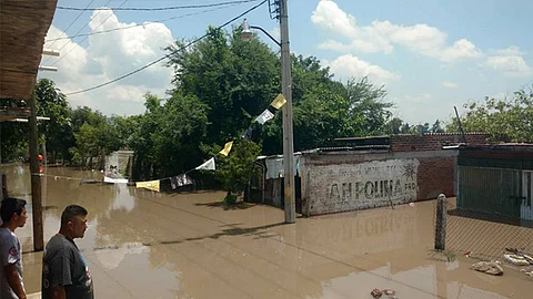 En comunidades como El Rodeo el agua se metió hasta las casas (Fotos Facebook: Carlos Campos)