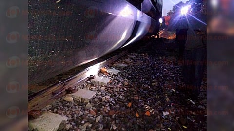 Acudieron los socorristas para auxiliar al herido, Mario P., de 25 años, quien fue canalizado a un hospital (Foto: RED 113)