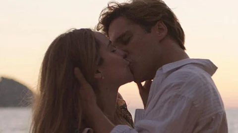 Un comentario del youtuber podría confirmar el romance (Foto: Captura Instagram Camila Sodi)