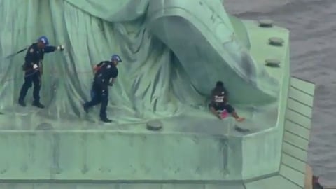 El grupo Rise and Resist NYC se adjudicó la protesta (Foto: captura de pantalla)