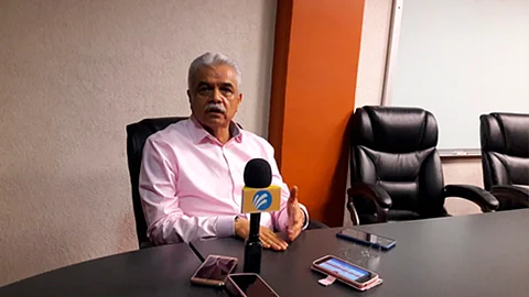 Pese a que colonos inconformes señalan que hay 17 colonias con escasez de agua, Valenzuela Cepeda aseguró que únicamente son dos: Constituyentes de Querétaro y Primo Tapia Oriente (Foto: Andrea Hernández)