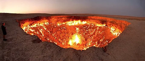 Le dicen “La Puerta del Infierno” y lleva ardiendo casi medio siglo