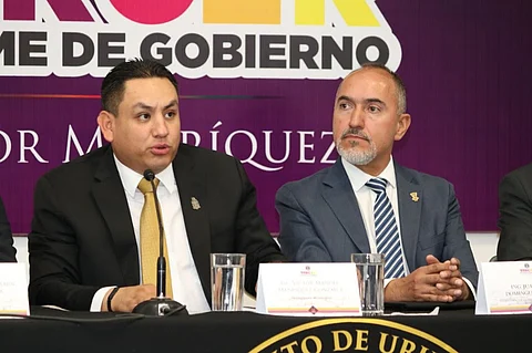 Este domingo el edil Víctor Manríquez entregó su tercer informe de gobierno, durante Sesión Solemne de Cabildo en las instalaciones de la Presidencia Municipal de Uruapan (Foto: Cortesía)