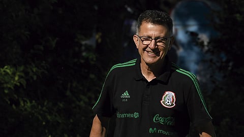 Aunque Juan Carlos Osorio logró la calificación al mundial de Rusia 2018 como primer lugar del hexagonal de la Concacaf; al final no convenció su estilo de juego (Foto: @miseleccionmx)
